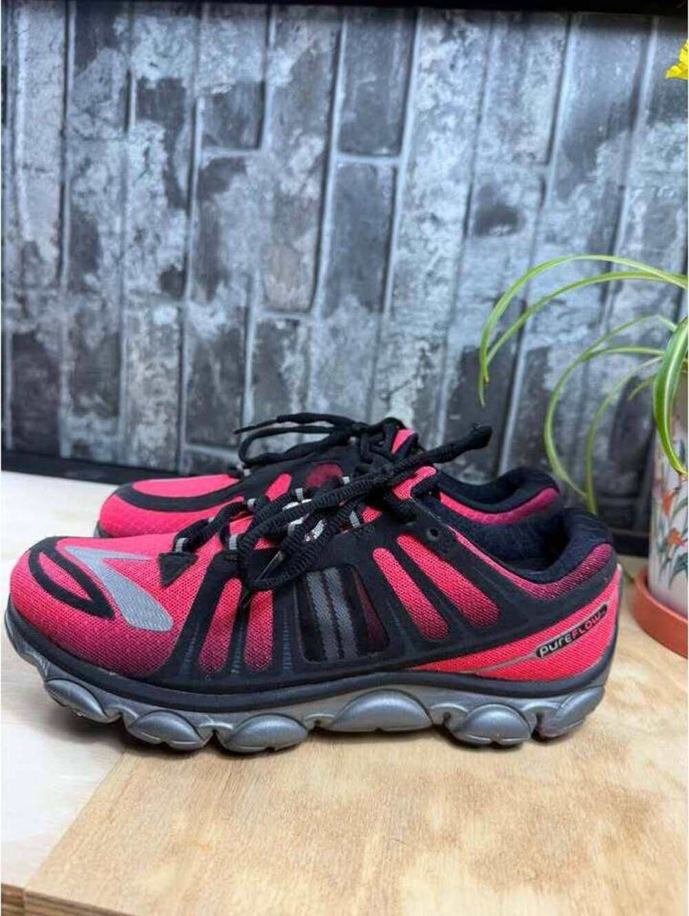 Brooks PureFlow 2 Women’s Size 8.5 B Pink Black Gray Running Shoes Lightweight